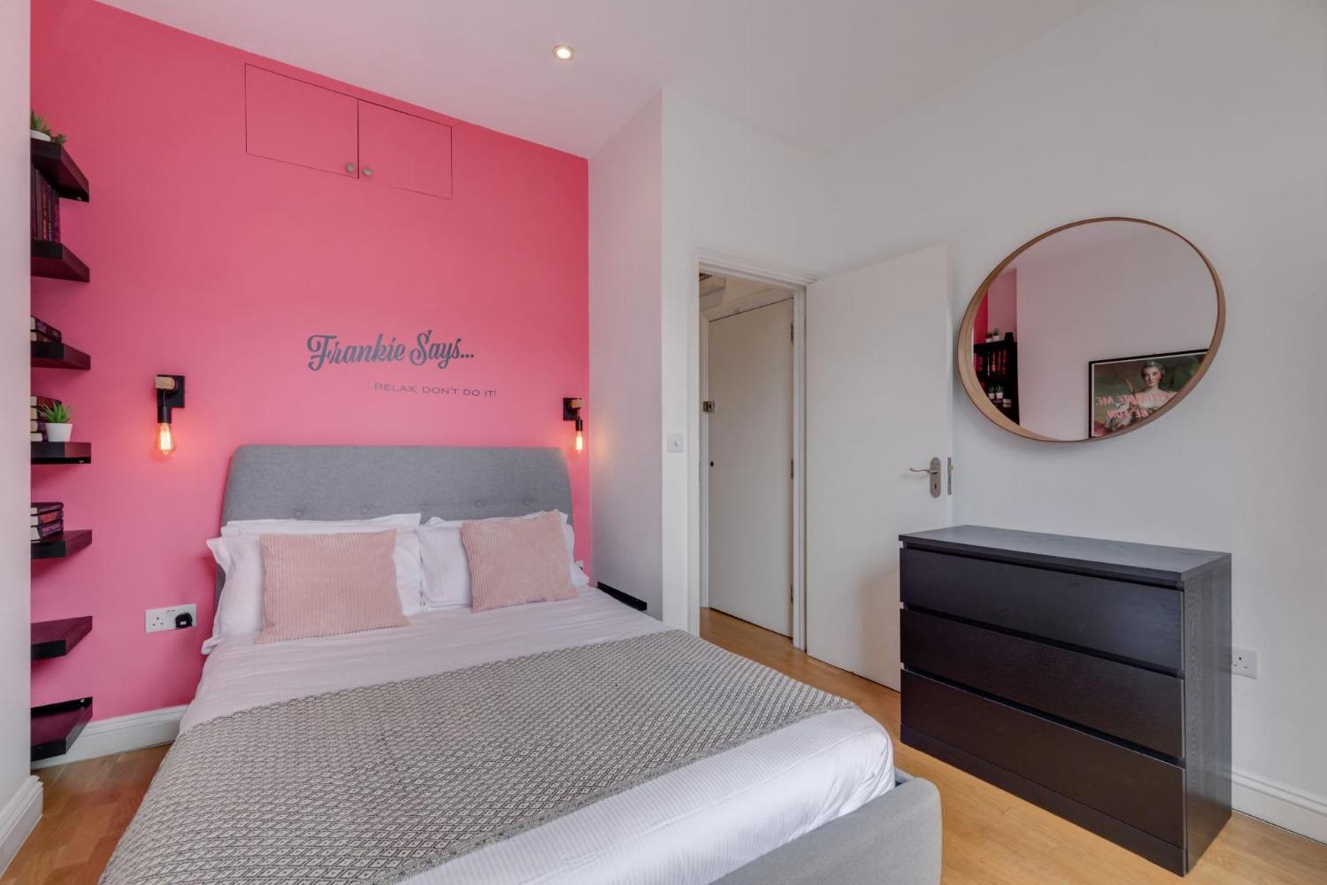 The Lipstick Palace - Fitzrovia - By Frankie Says London Exterior photo